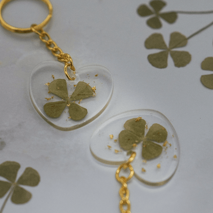 Schlüsselanhänger mit Kleeblatt gold